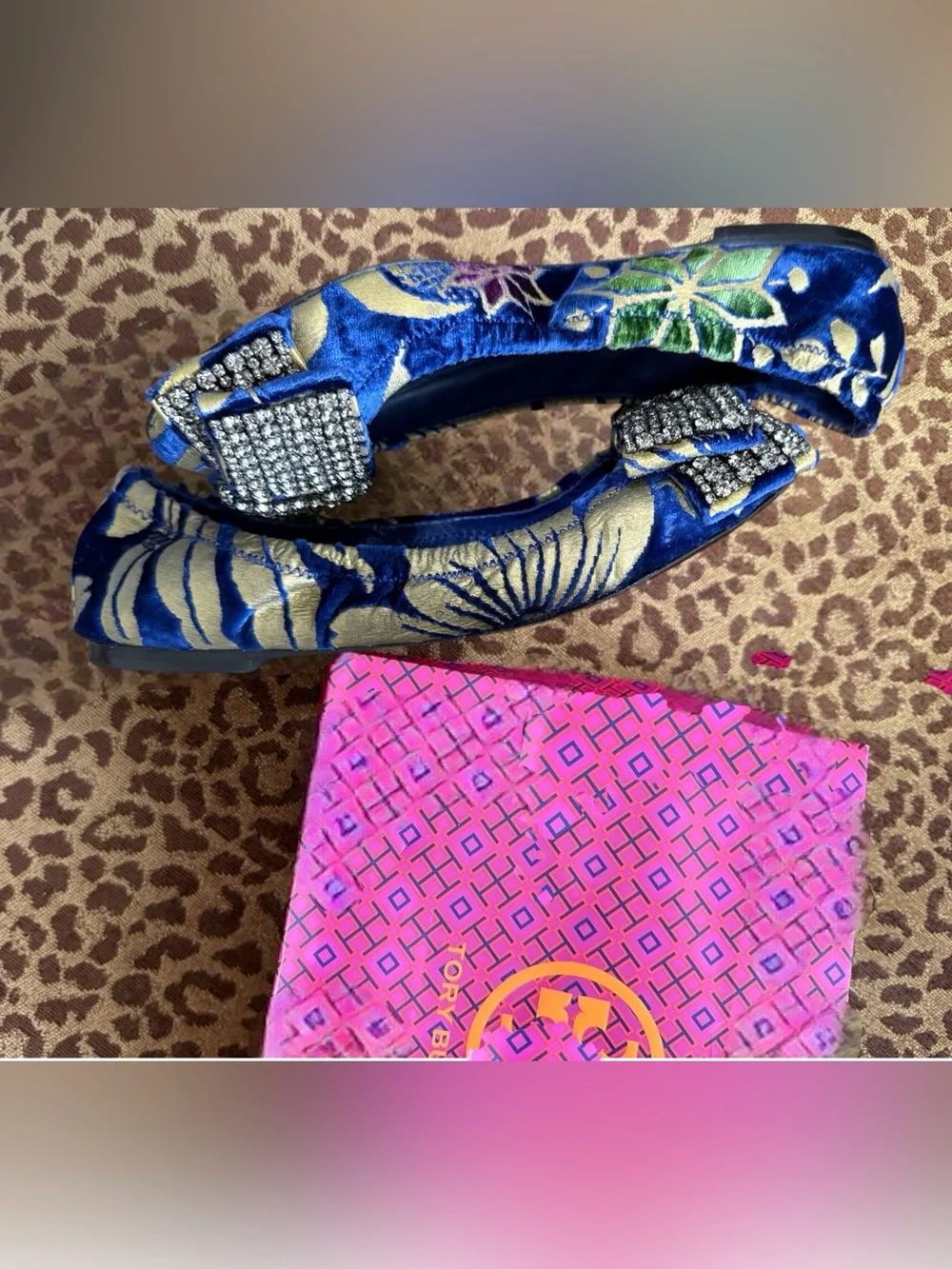 New Condition Tory Burch Viola Embellished Bow Blue & Gold Velvet 7